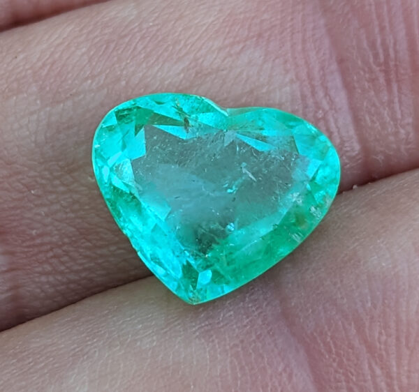 AGL Certified Colombia Emerald Fancy Heart Cut 5.76 Cts 12.8x10.4mm - Image 7
