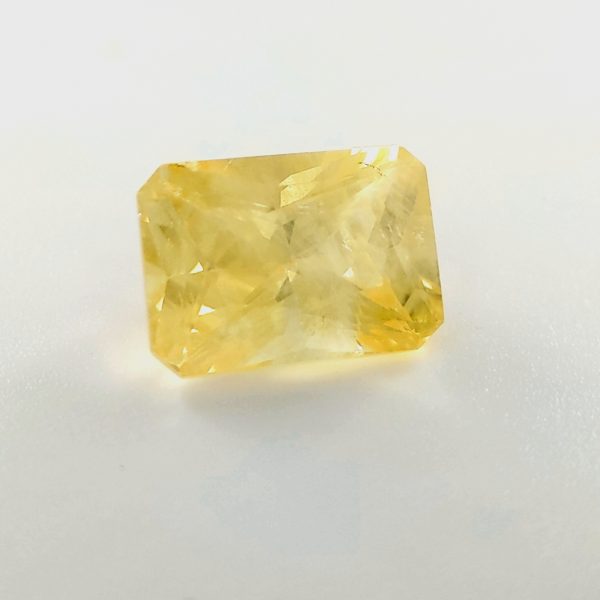 CGL Cerified Yellow Emerald Cut Sapphire 2.44 Carats 8.57x6.17x4.89mm - Image 7
