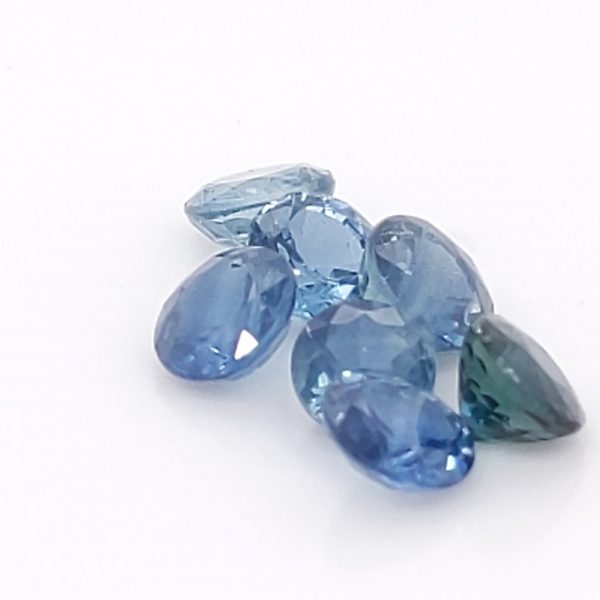 Set of 7 Blue Sapphire Rounds 2.57 carat total weight 4-4.5mm - Image 5