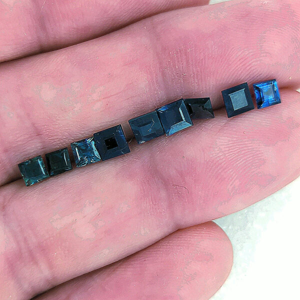 3.8 Carats Blue Square Sapphires Set of 9 sapphires - Image 2