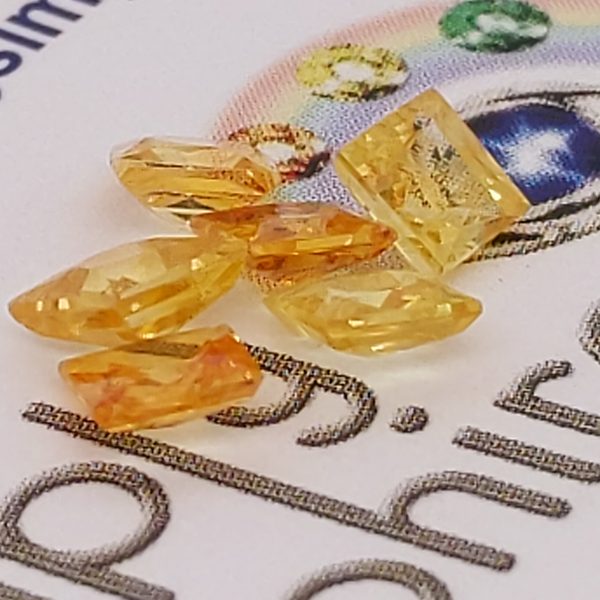 Square Yellow Sapphires 6 stones ~4mm each 1.99 Carats Total - Image 4
