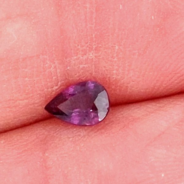 Grape Colored Pear Cut Sapphire 0.67 carats 6.5x4.4mm - Image 3
