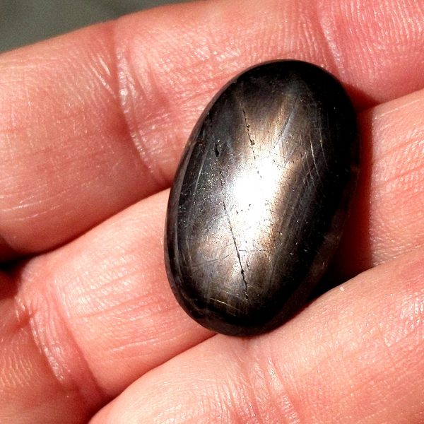 Thai Black Star Sapphire 46.5 Carats 28.2x19.1x7.5mm - Image 4
