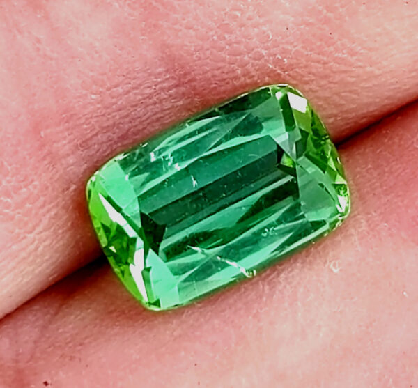 Certified Cushion Cut Grass Green Tourmaline 4.04 carats 11.6x7.8x5.4mm - Image 7