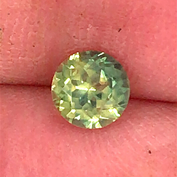 Sri Lanka Round Brilliant Green Sapphire 0.79 Carats 5.5x5.5x3.2mm - Image 2