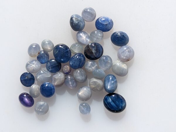 Burma Cabochon/ Stars Sapphire Parcel 69.9 carats - Image 2