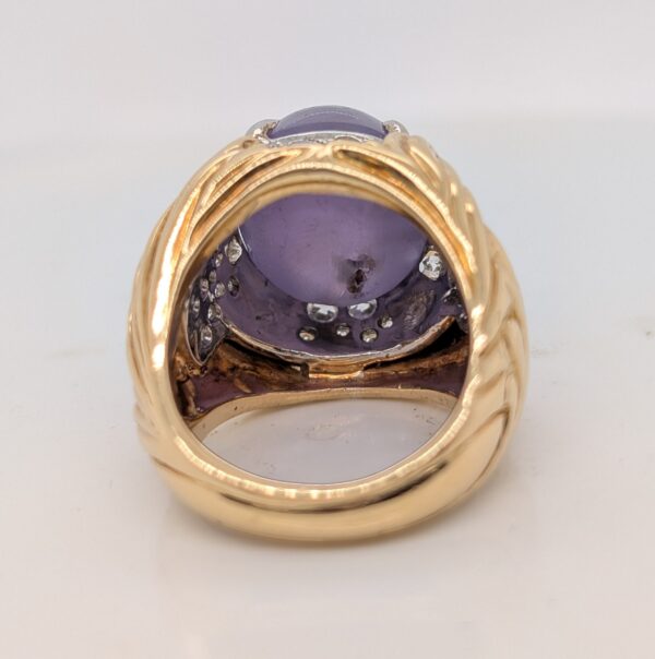 Exquisite GIA Certified 18kt Yellow Gold Ring with Rare 22ct Untreated Color-Change Star Sapphire & Vintage Diamonds - Image 10