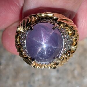 Exquisite GIA Certified 18kt Yellow Gold Ring with Rare 22ct Untreated Color-Change Star Sapphire & Vintage Diamonds