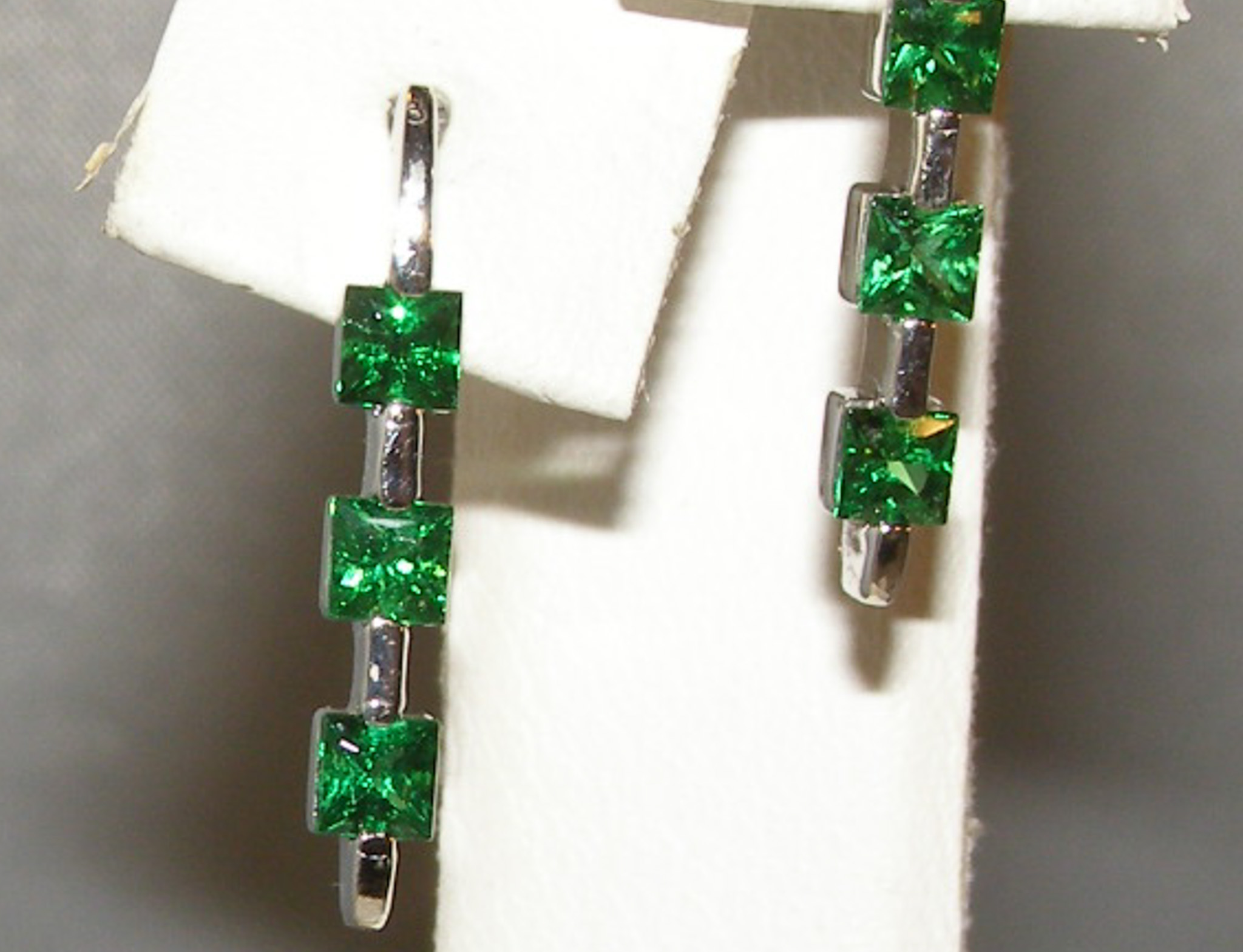 AAA+ Princess Cut Tsavorite (N)* Dangle Bar Earrings 14KWG 0.90 ctw NEW ITEM