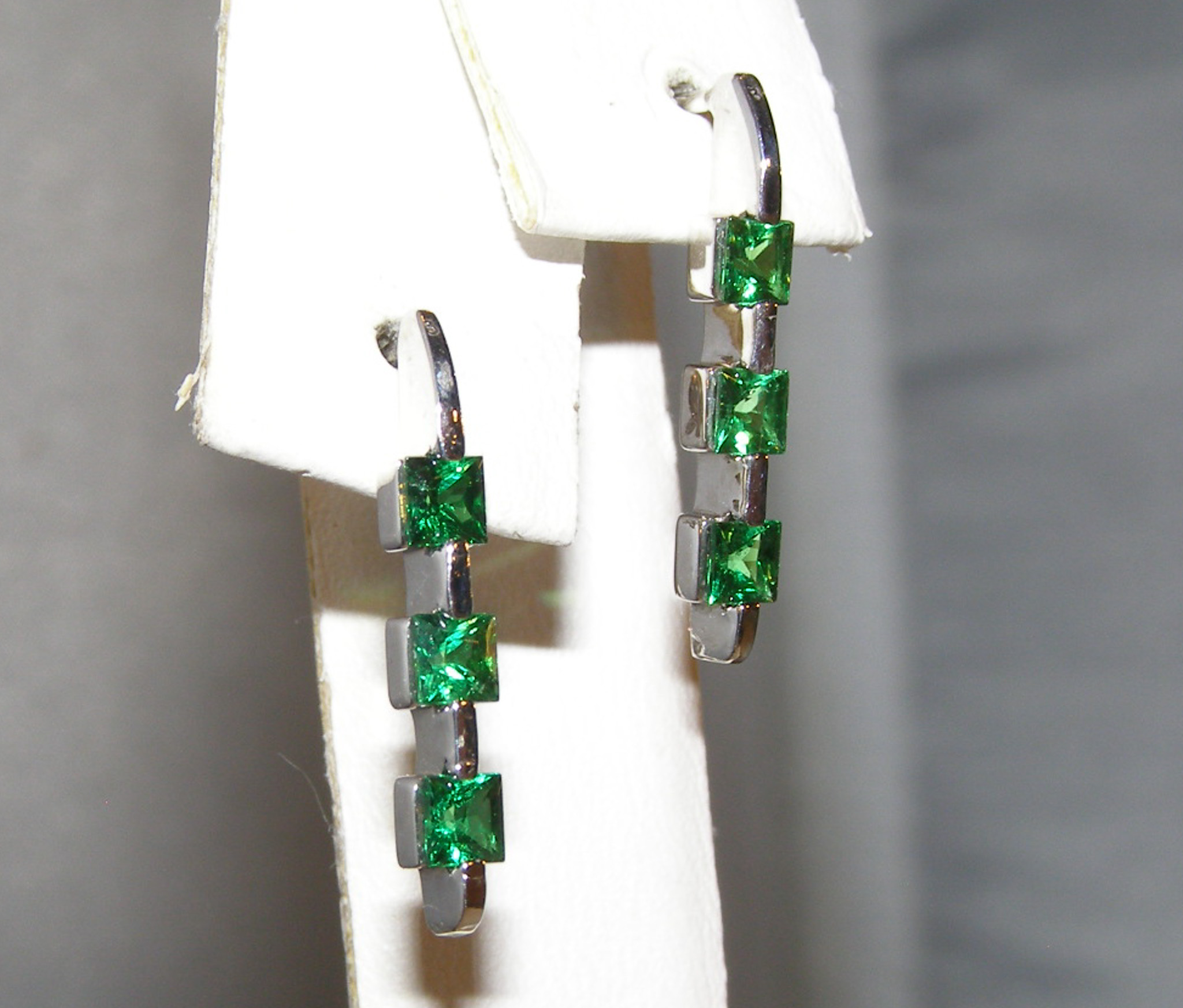AAA+ Princess Cut Tsavorite (N)* Dangle Bar Earrings 14KWG 0.90 ctw NEW ITEM - Image 4