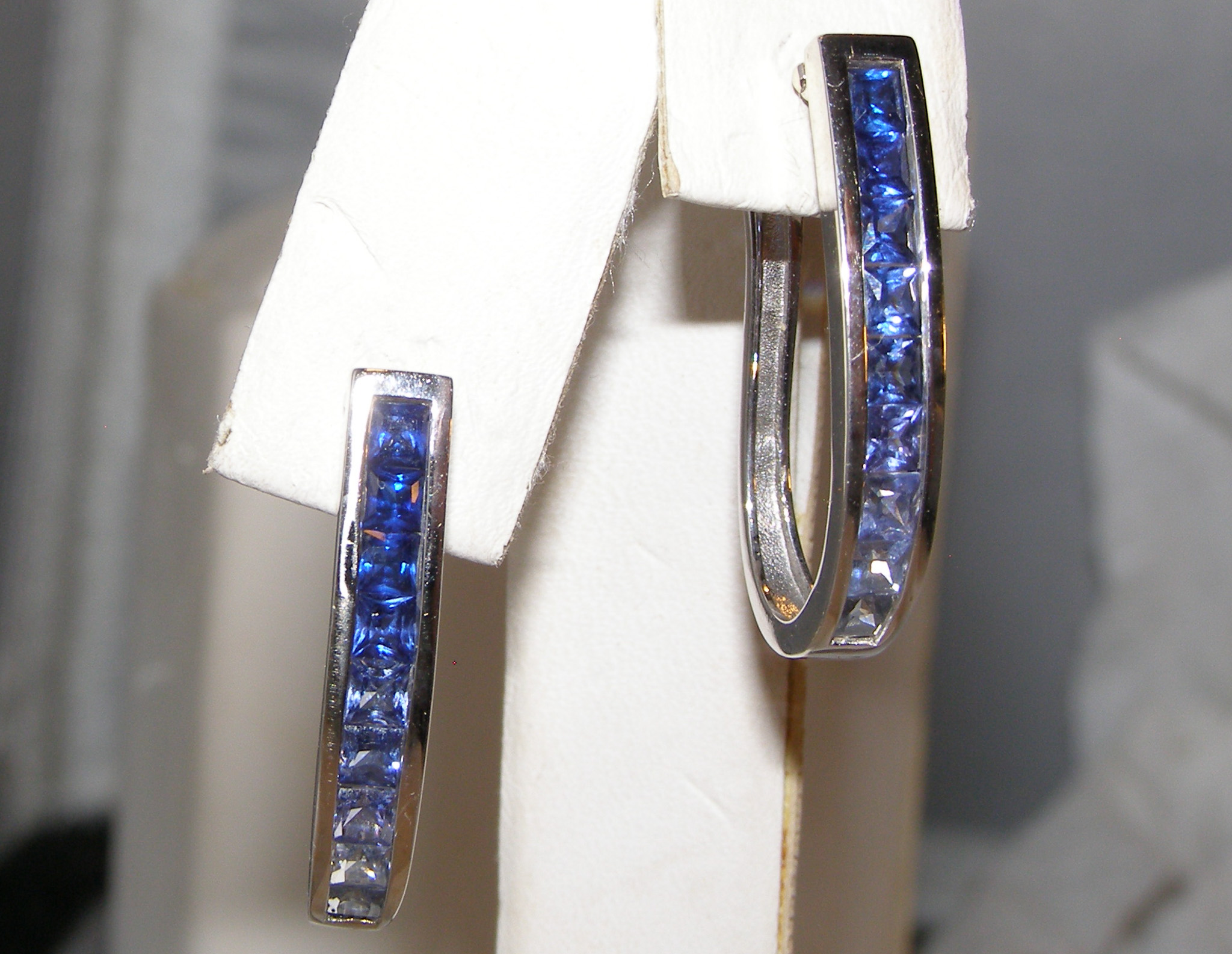 Princess Cut Blue Ombre Sapphire (H)* Hoops 14KWG 1.80 ctw - Image 4