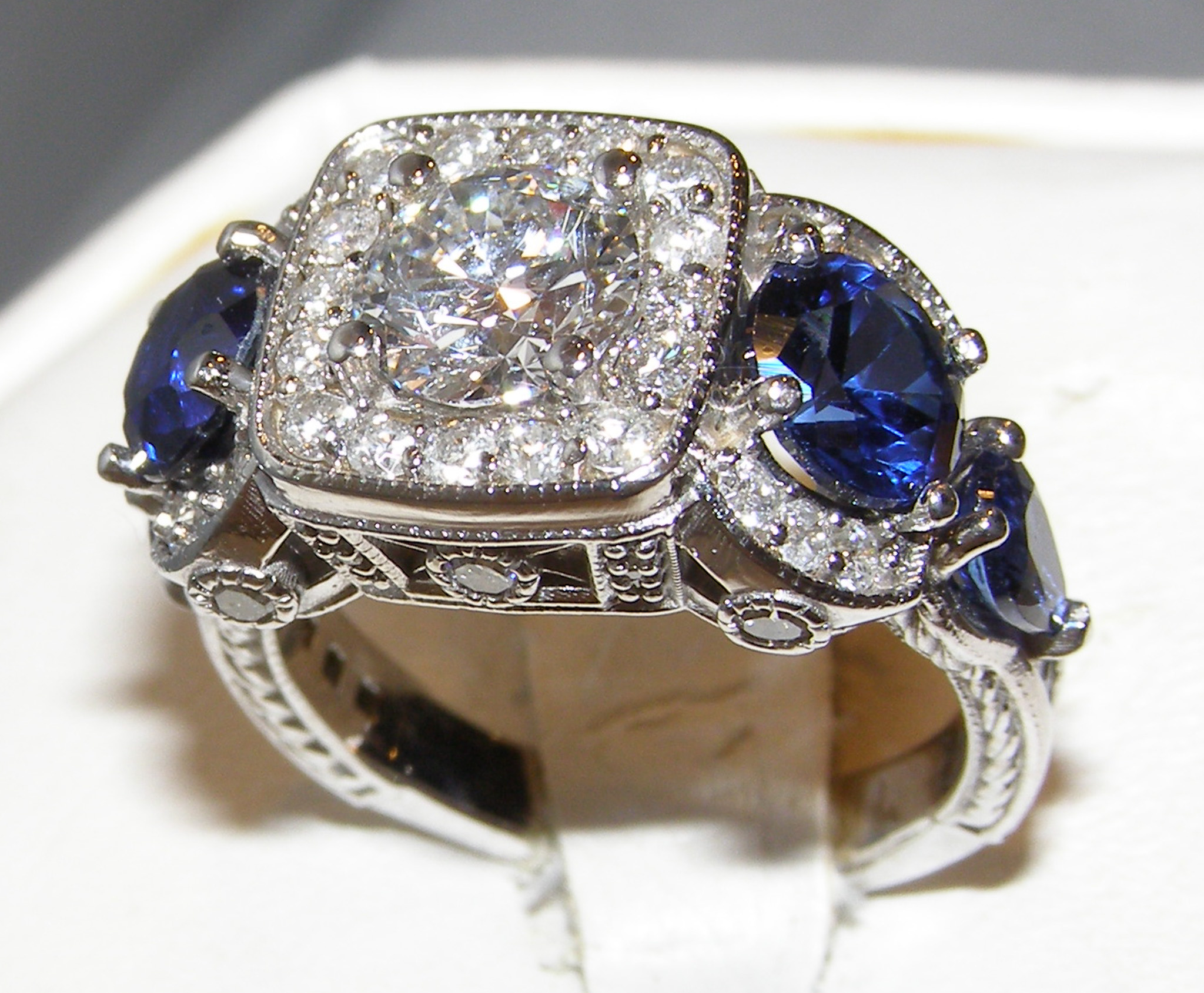 Incredible Certified LAB Diamond (CVD) Ceylon Blue Sapphire (H)* Natural Diamond Platinum Ring 5.28 ctw - Image 3